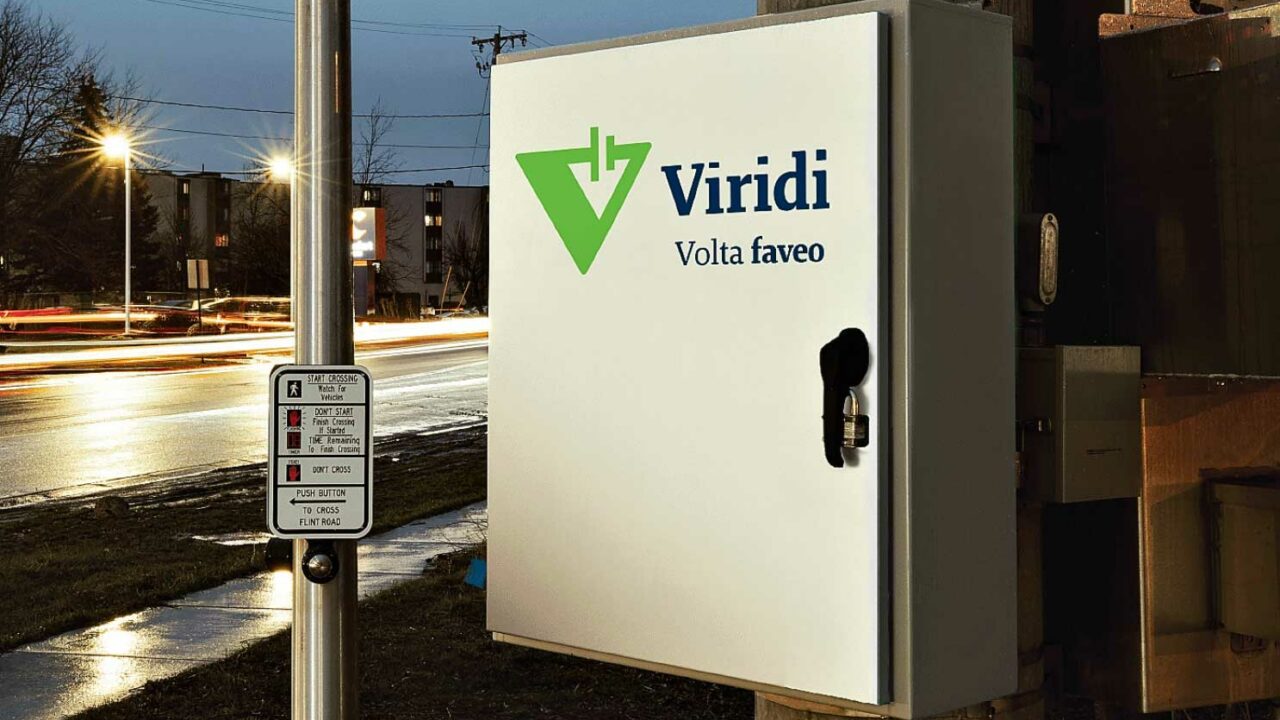 viridi-Favio-At-Night-On-Pole